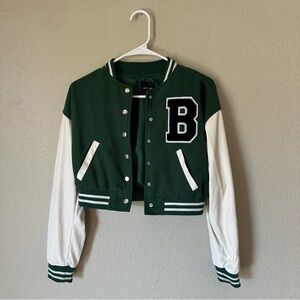 Love Tree Women’s Cropped Varsity Letterman Jacket Green White B Patch Size‎ S